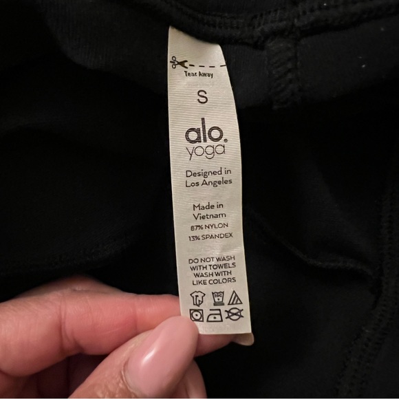 Alo Yoga Leggings Airbrush 7/8 High Waist Flutter in Black NWT Small - Picture 11 of 12
